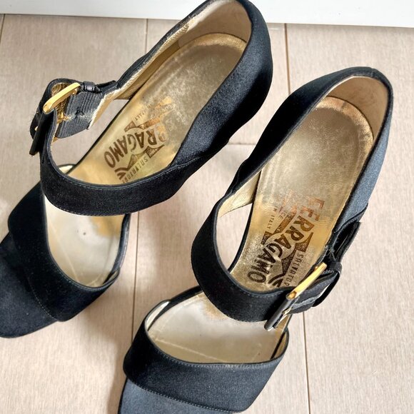 Salvatore Ferragamo Designer Vintage Black Velvet Heels - Picture 8 of 14